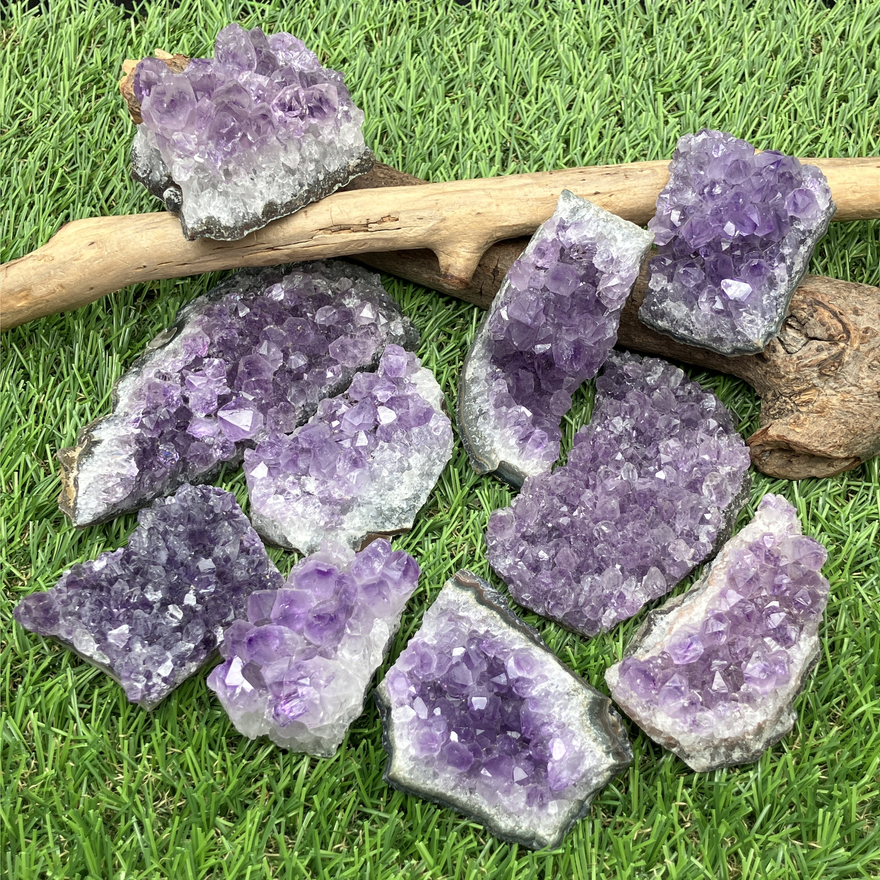 アメジストクラスター・台付 | 天然石・パワーストーンの卸専門店